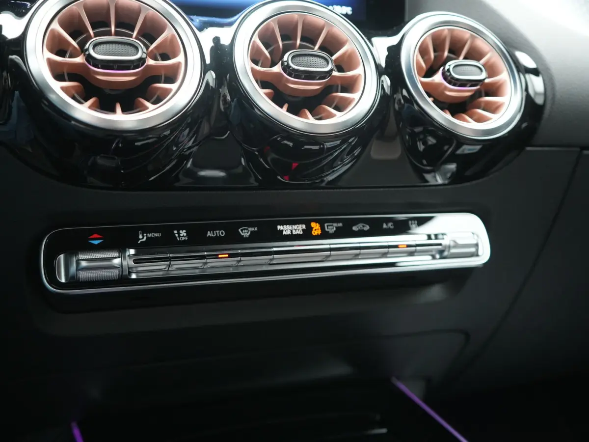 250+ Business Line 71 kWh 190pk Dealer O.H. | Trekhaak Af Fabriek | Adaptive Cruise | 360 Camera | Sfeerverlichting | Sportstoelen & Stuur Verwarmd | Keyless | BLIS | Apple Carplay | Navigat