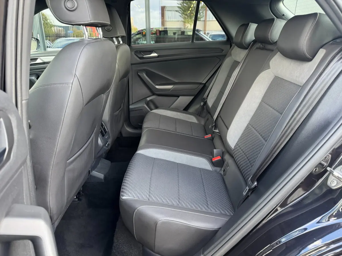 1.5 TSI Sport Business R | R-line | Trekhaak | 19 inch LM | Dodehoeksensoren