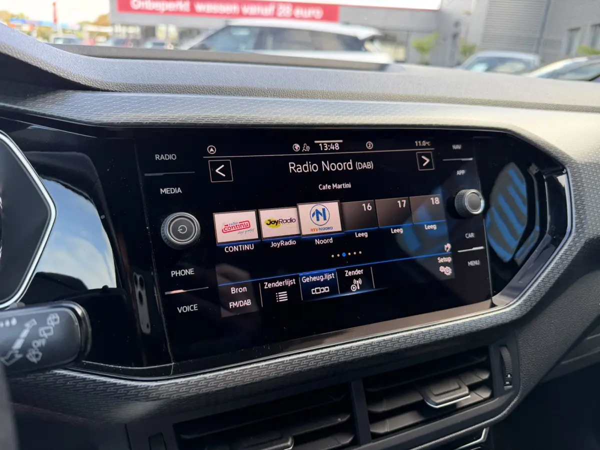1.0 TSI R-Line LED Carplay Climate Control PDC 18 inch ACC