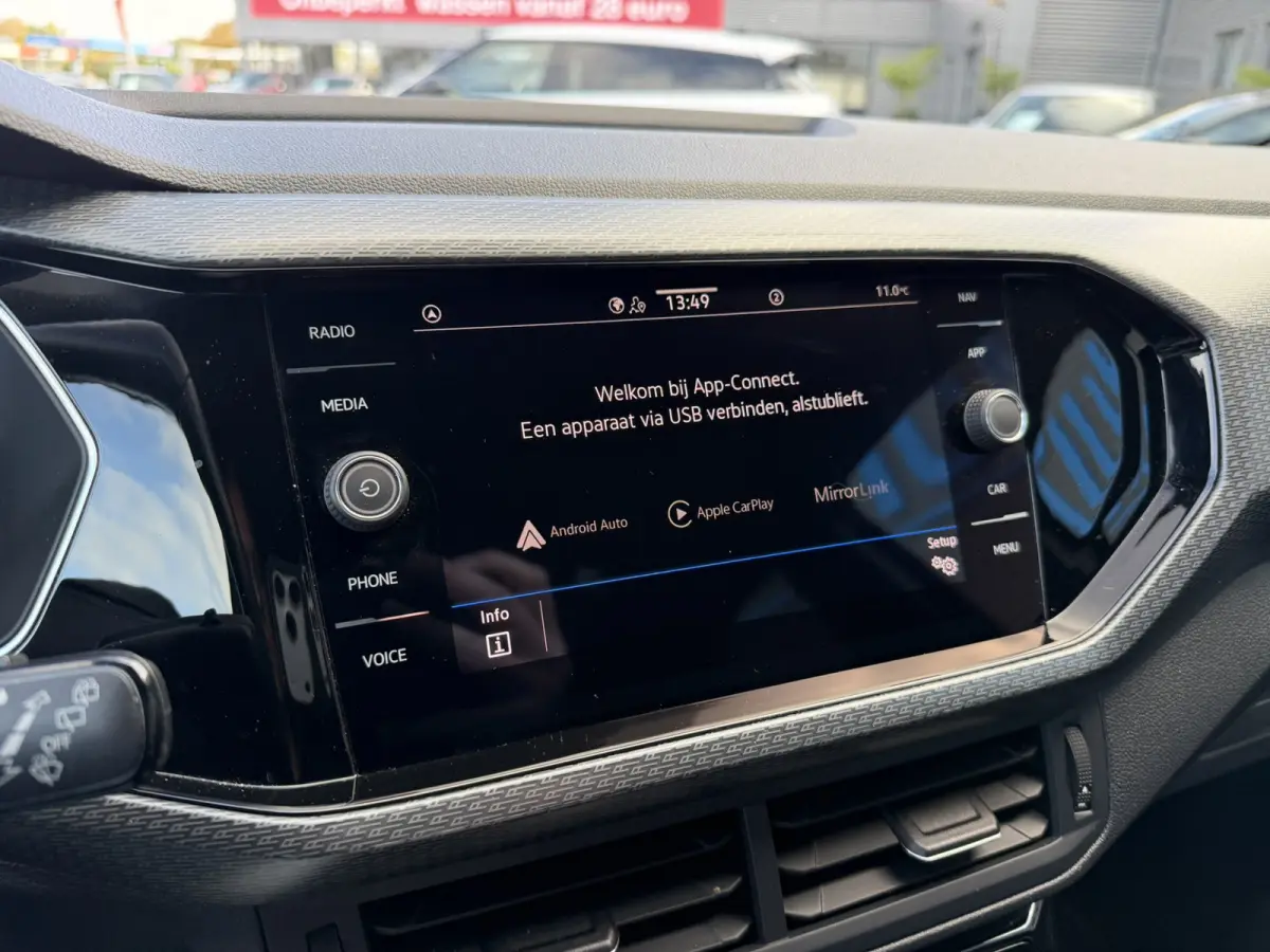 1.0 TSI R-Line LED Carplay Climate Control PDC 18 inch ACC