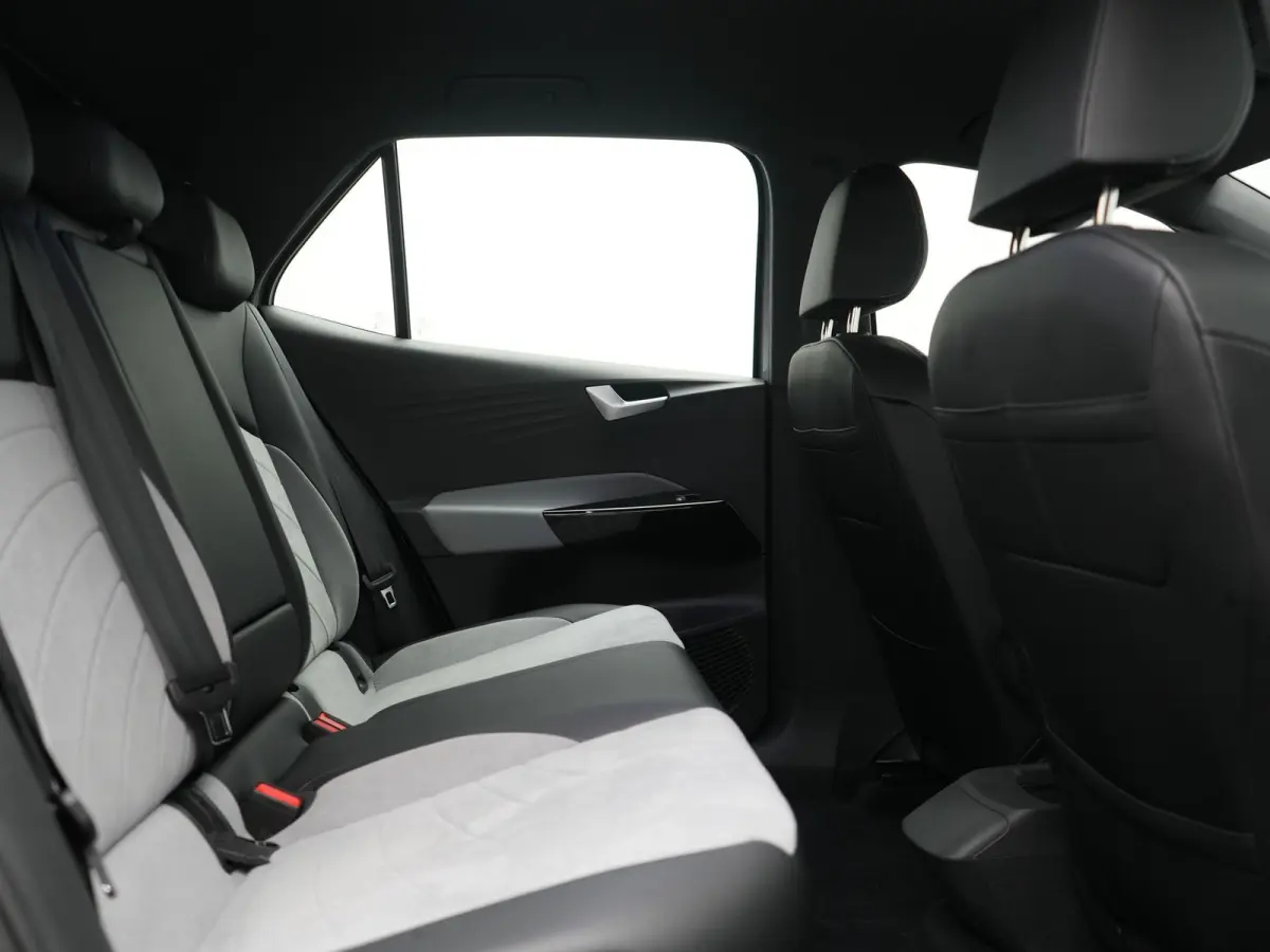 Pro S 77 kWh 204pk Dealer O.H. | Stuur Verwarmd | Alcantara Sportstoelen | Apple Carplay | 19"L.M | Sfeerverlichting | Navigatie | Virtual | DAB |