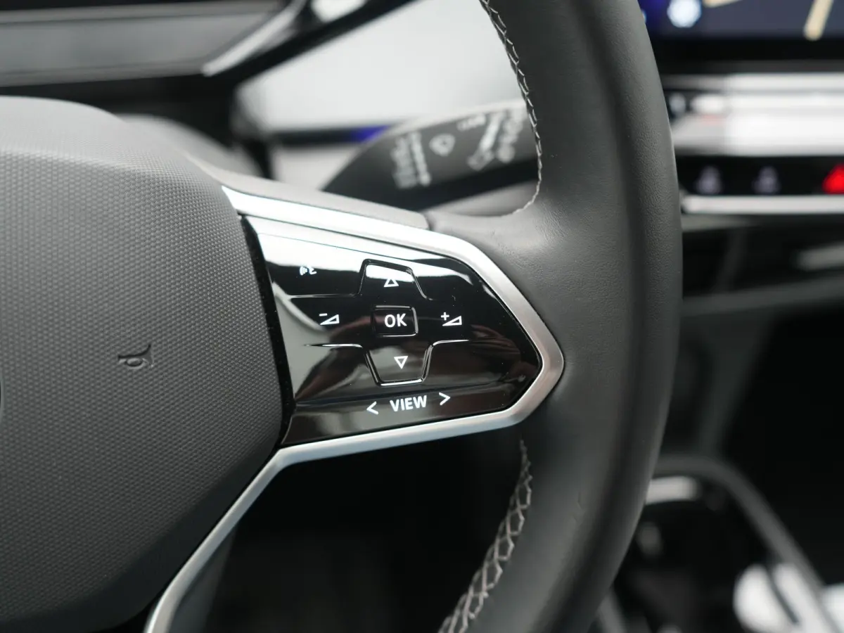 Pro S 77 kWh 204pk Dealer O.H. | Stuur Verwarmd | Alcantara Sportstoelen | Apple Carplay | 19"L.M | Sfeerverlichting | Navigatie | Virtual | DAB |