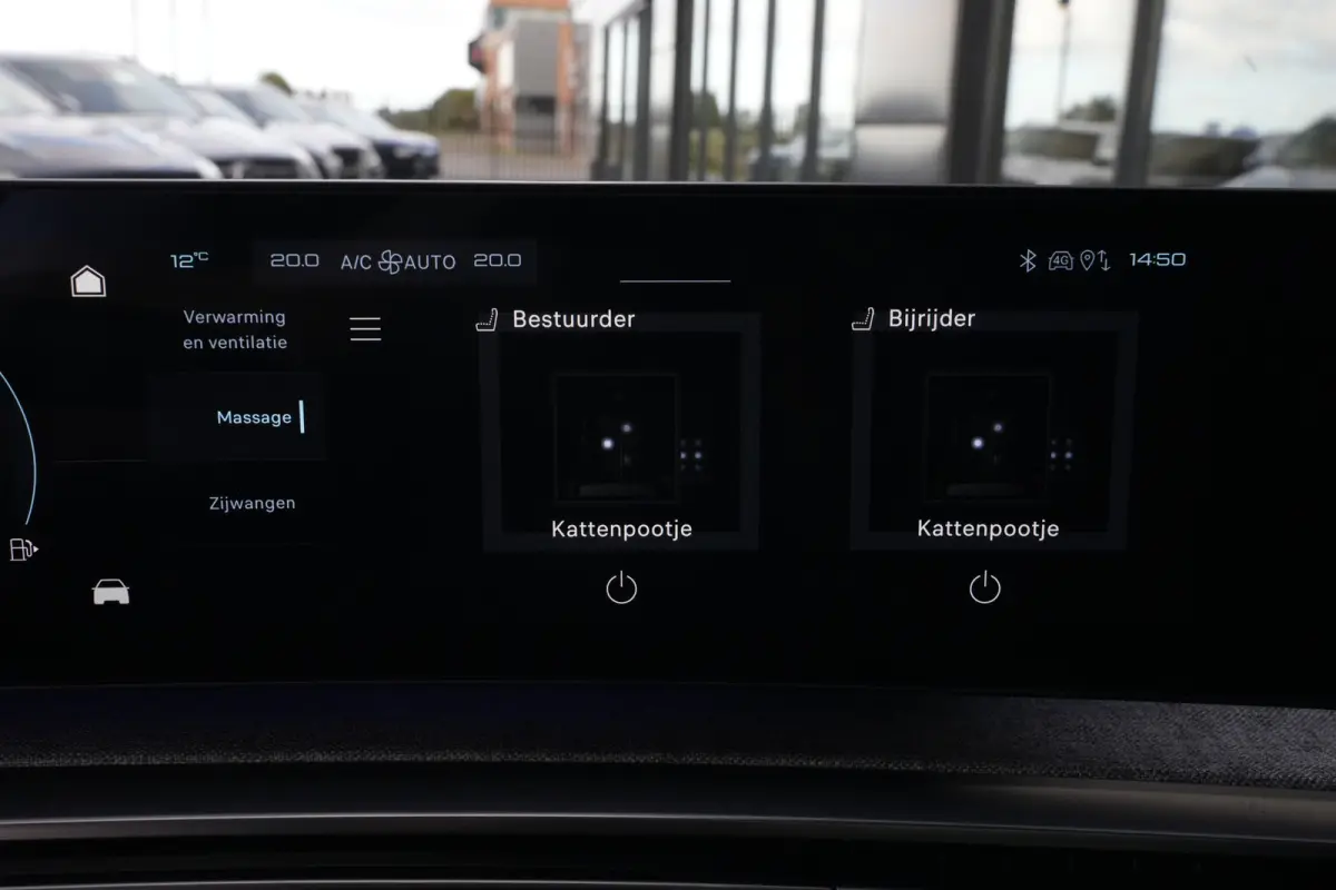 1.2 Hybrid 145pk GT | Panoramdak | Focal | Massagestoelen | 360° camera | Peugeot 3008 1.2 Hybrid 136 GT met een 1.2-liter driecilinder benzinemotor met mild-hybride ondersteuning, rondomzi