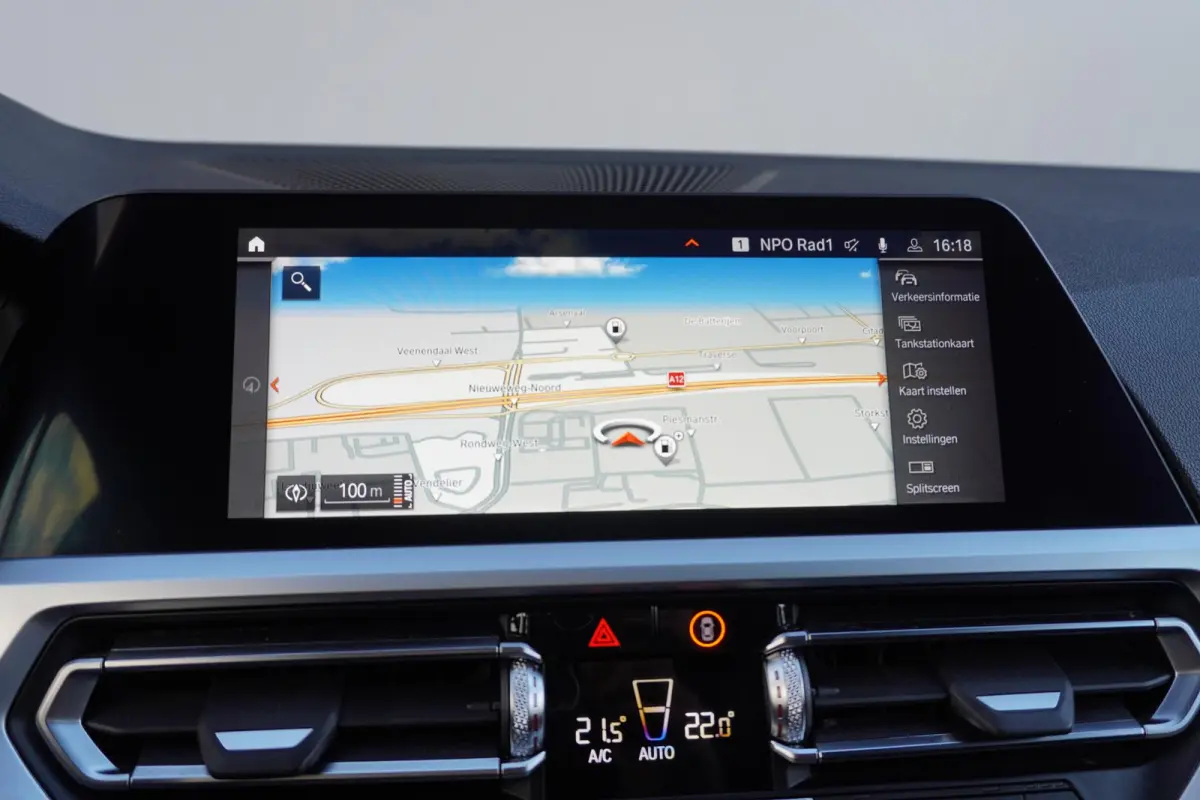 330i | High Executive | Driving Assistant Professional | HiFi System | Parking Assistant Plus | Comfort Access