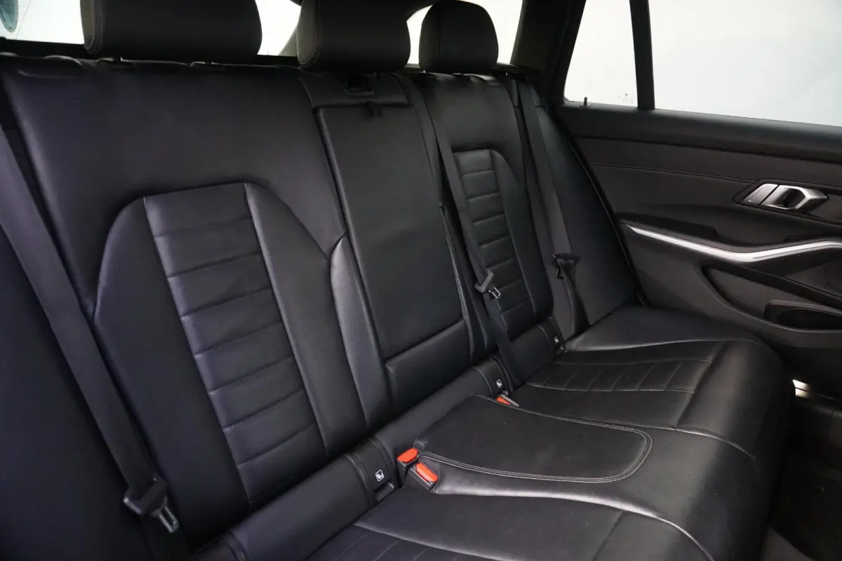 330i | High Executive | Driving Assistant Professional | HiFi System | Parking Assistant Plus | Comfort Access