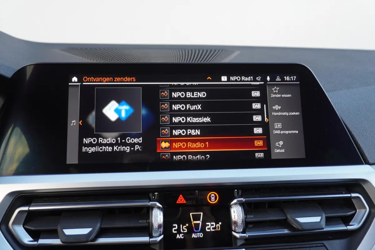 330i | High Executive | Driving Assistant Professional | HiFi System | Parking Assistant Plus | Comfort Access