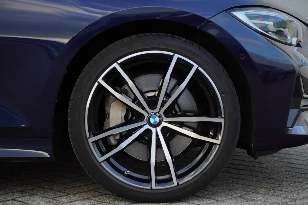 330i | High Executive | Driving Assistant Professional | HiFi System | Parking Assistant Plus | Comfort Access