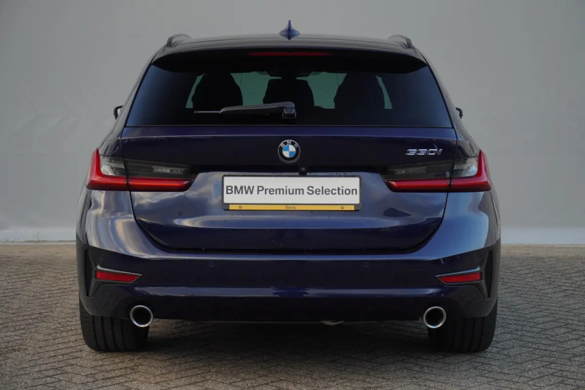 330i | High Executive | Driving Assistant Professional | HiFi System | Parking Assistant Plus | Comfort Access