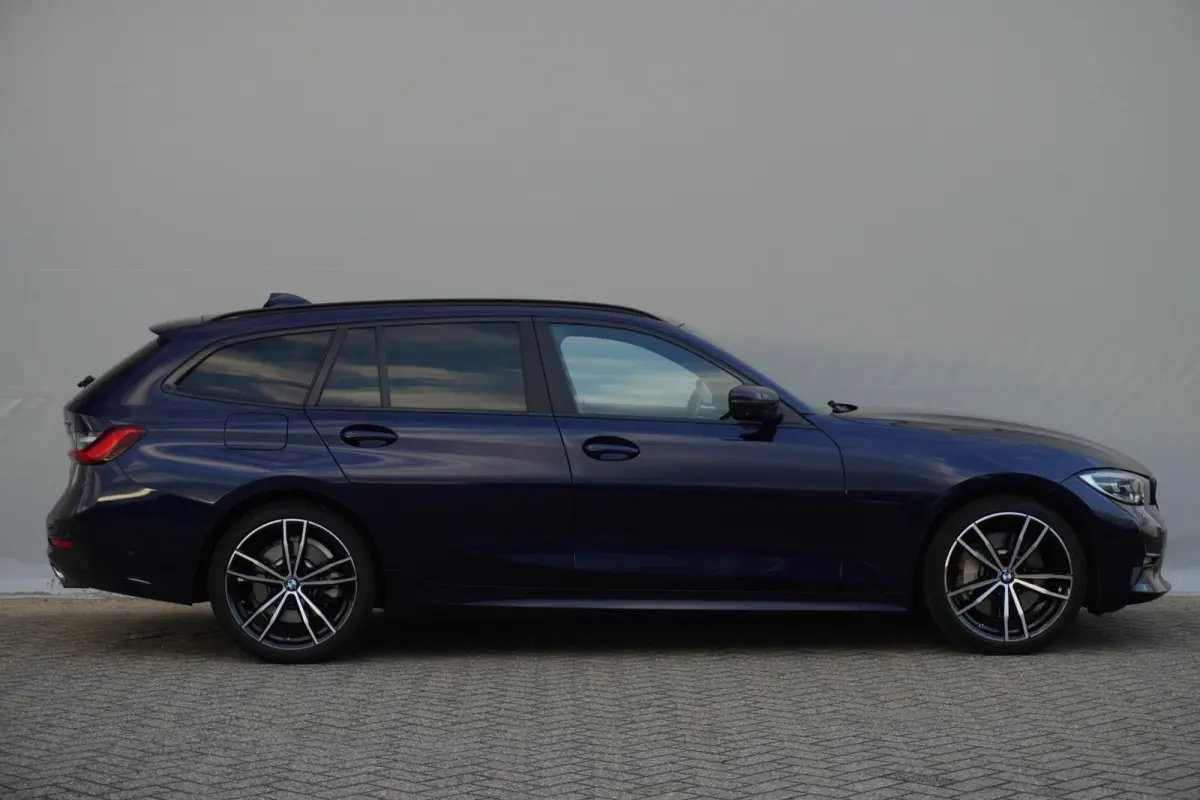 330i | High Executive | Driving Assistant Professional | HiFi System | Parking Assistant Plus | Comfort Access