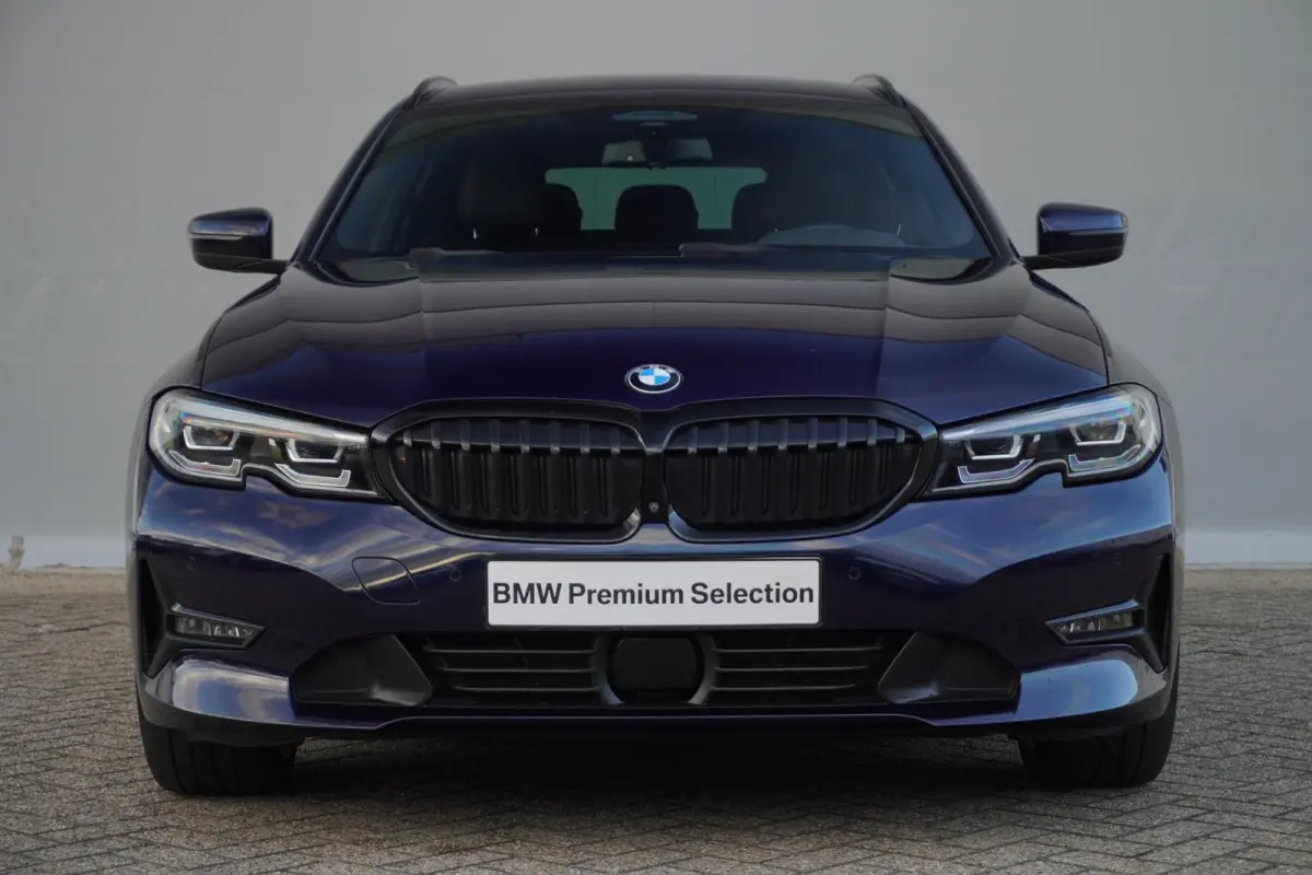 330i | High Executive | Driving Assistant Professional | HiFi System | Parking Assistant Plus | Comfort Access