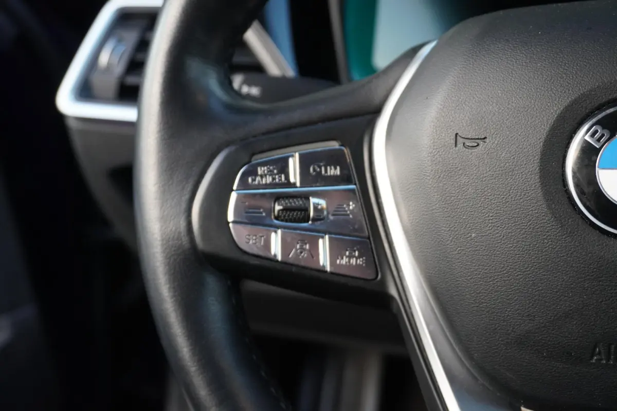 330i | High Executive | Driving Assistant Professional | HiFi System | Parking Assistant Plus | Comfort Access