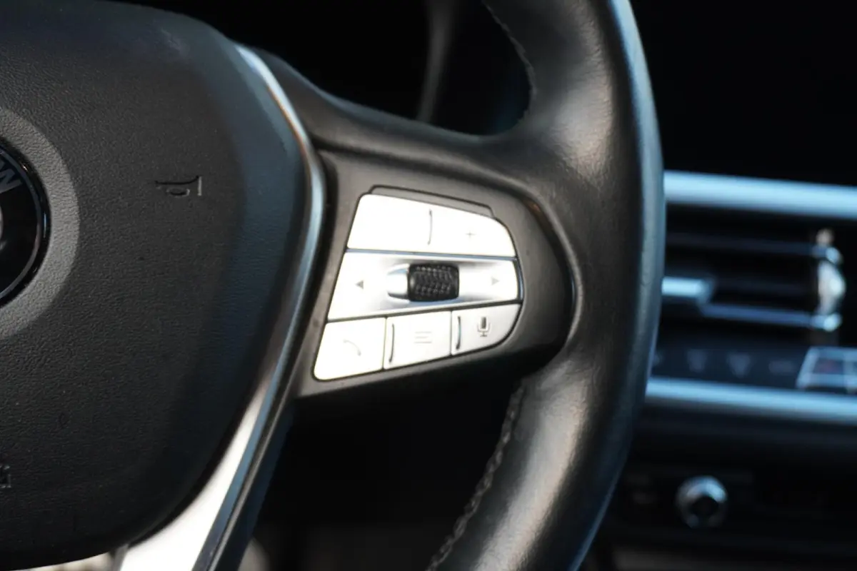 330i | High Executive | Driving Assistant Professional | HiFi System | Parking Assistant Plus | Comfort Access