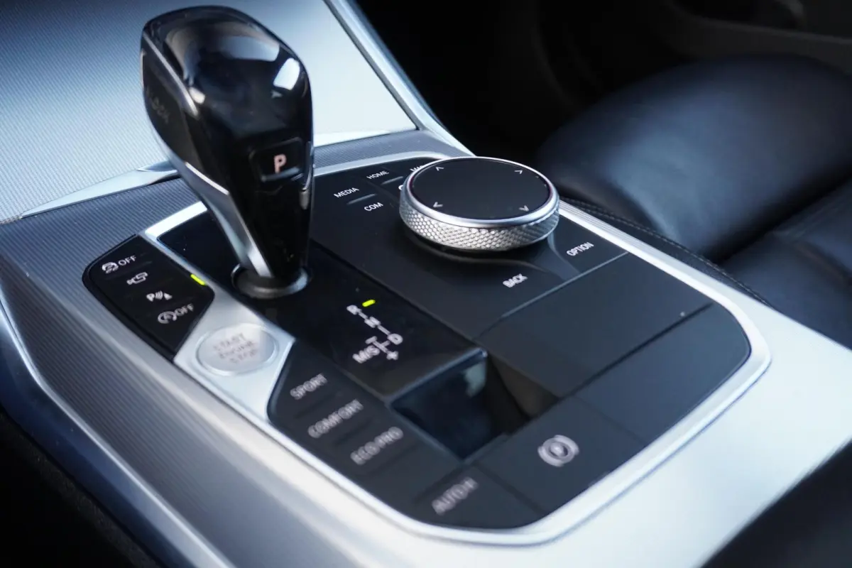 330i | High Executive | Driving Assistant Professional | HiFi System | Parking Assistant Plus | Comfort Access