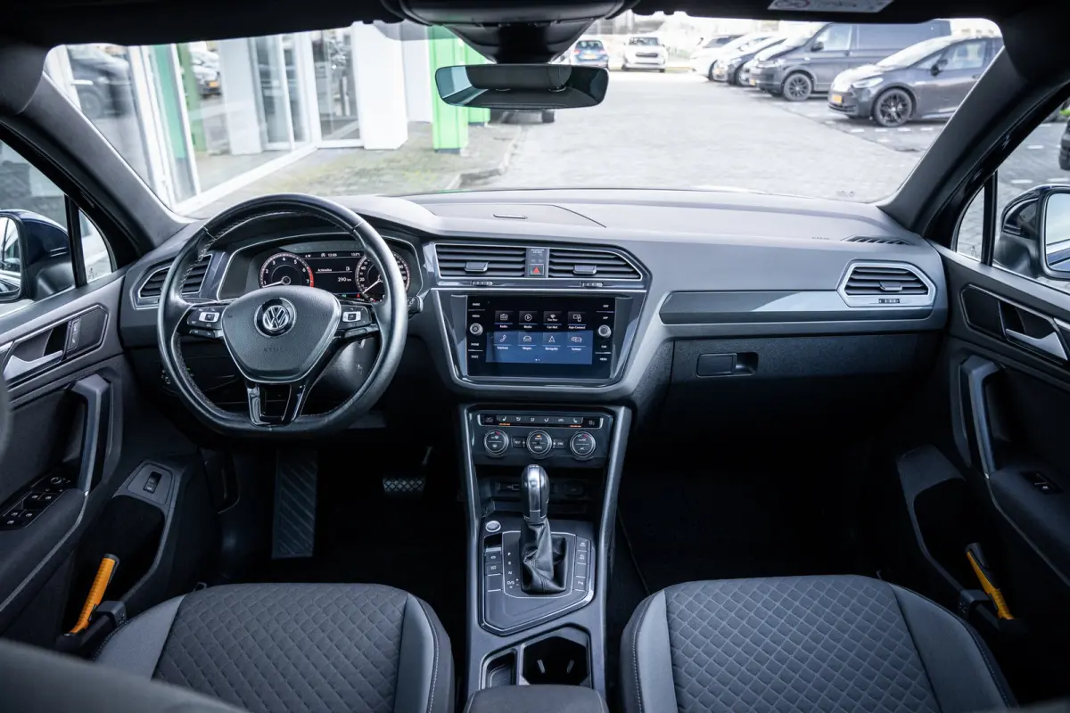 1.4 TSI ACT R-line Comfortline Business | Airco (automatisch) | Lichtmetalen velgen 19" | Navigatiesysteem full map