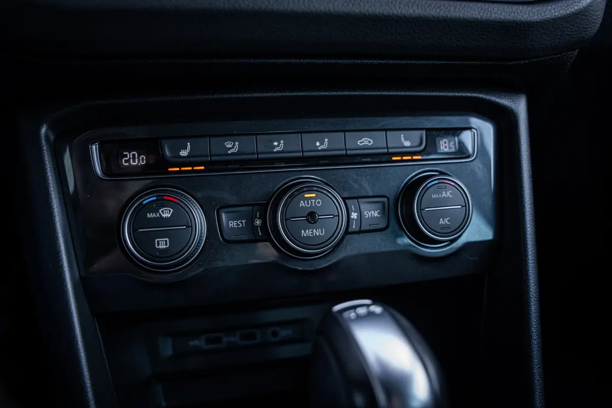 1.4 TSI ACT R-line Comfortline Business | Airco (automatisch) | Lichtmetalen velgen 19" | Navigatiesysteem full map