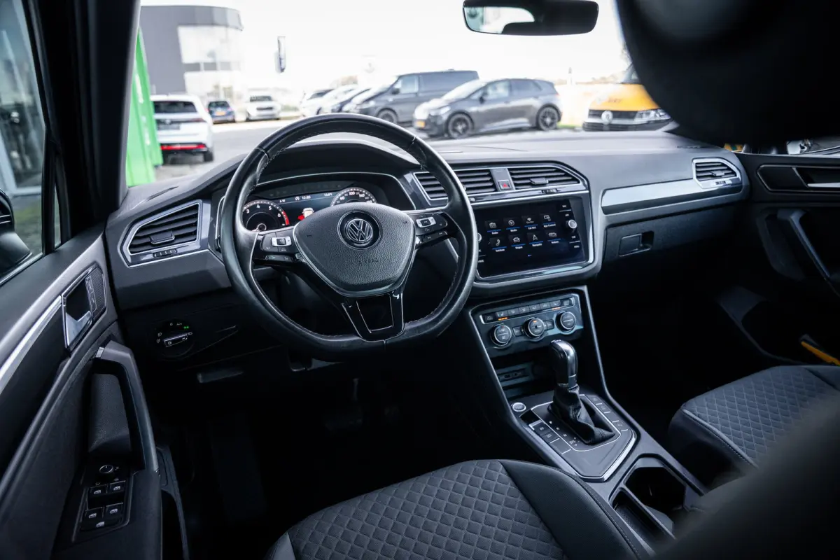 1.4 TSI ACT R-line Comfortline Business | Airco (automatisch) | Lichtmetalen velgen 19" | Navigatiesysteem full map
