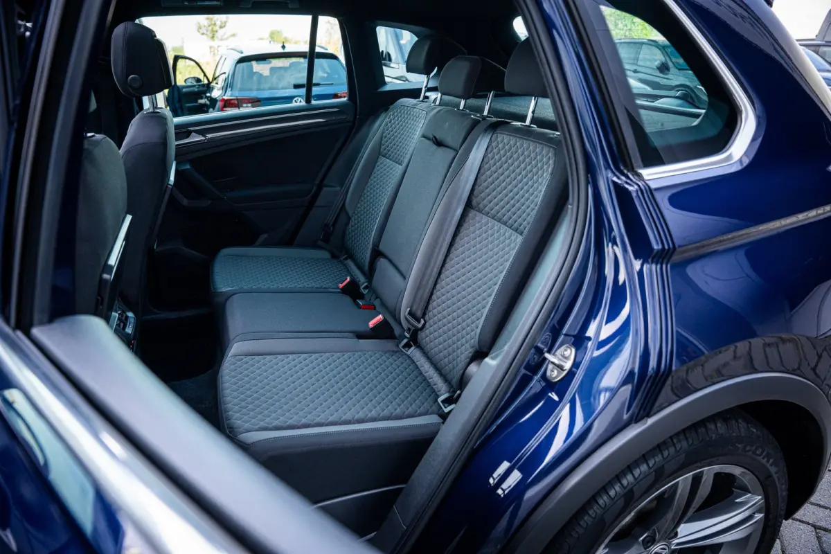 1.4 TSI ACT R-line Comfortline Business | Airco (automatisch) | Lichtmetalen velgen 19" | Navigatiesysteem full map