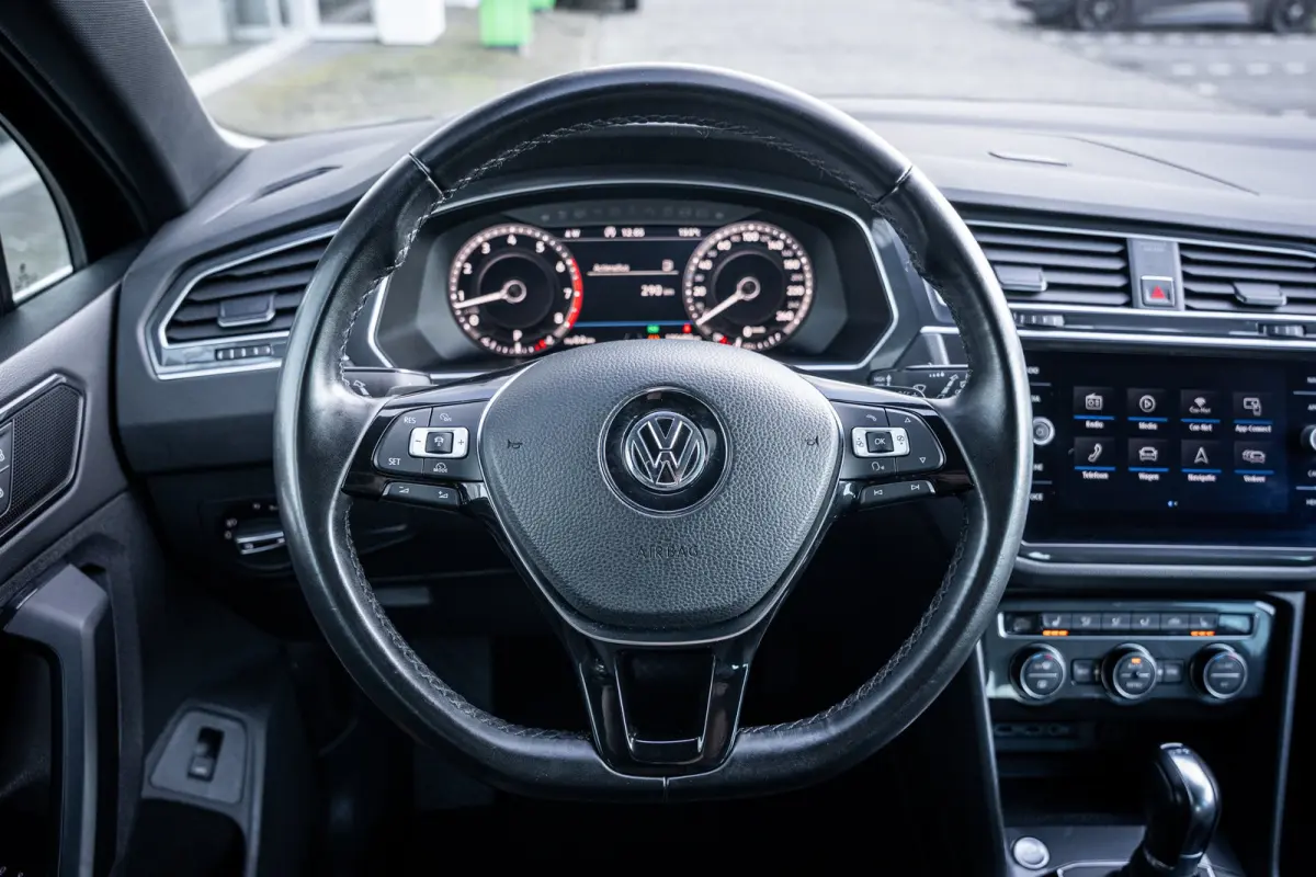 1.4 TSI ACT R-line Comfortline Business | Airco (automatisch) | Lichtmetalen velgen 19" | Navigatiesysteem full map