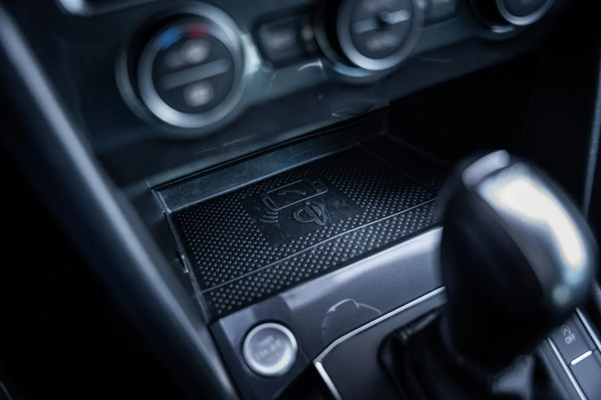1.4 TSI ACT R-line Comfortline Business | Airco (automatisch) | Lichtmetalen velgen 19" | Navigatiesysteem full map