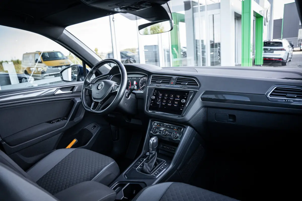 1.4 TSI ACT R-line Comfortline Business | Airco (automatisch) | Lichtmetalen velgen 19" | Navigatiesysteem full map