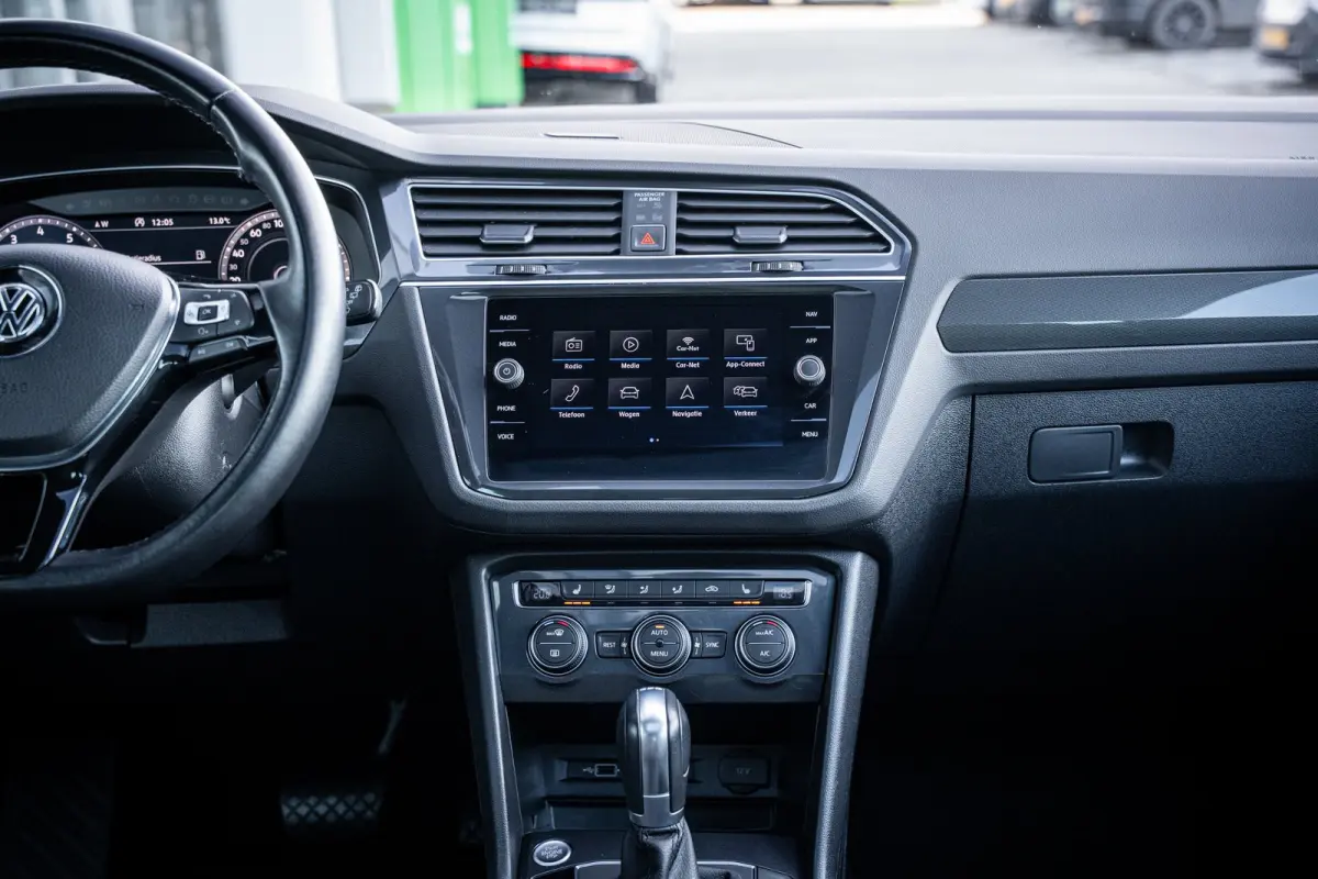 1.4 TSI ACT R-line Comfortline Business | Airco (automatisch) | Lichtmetalen velgen 19" | Navigatiesysteem full map