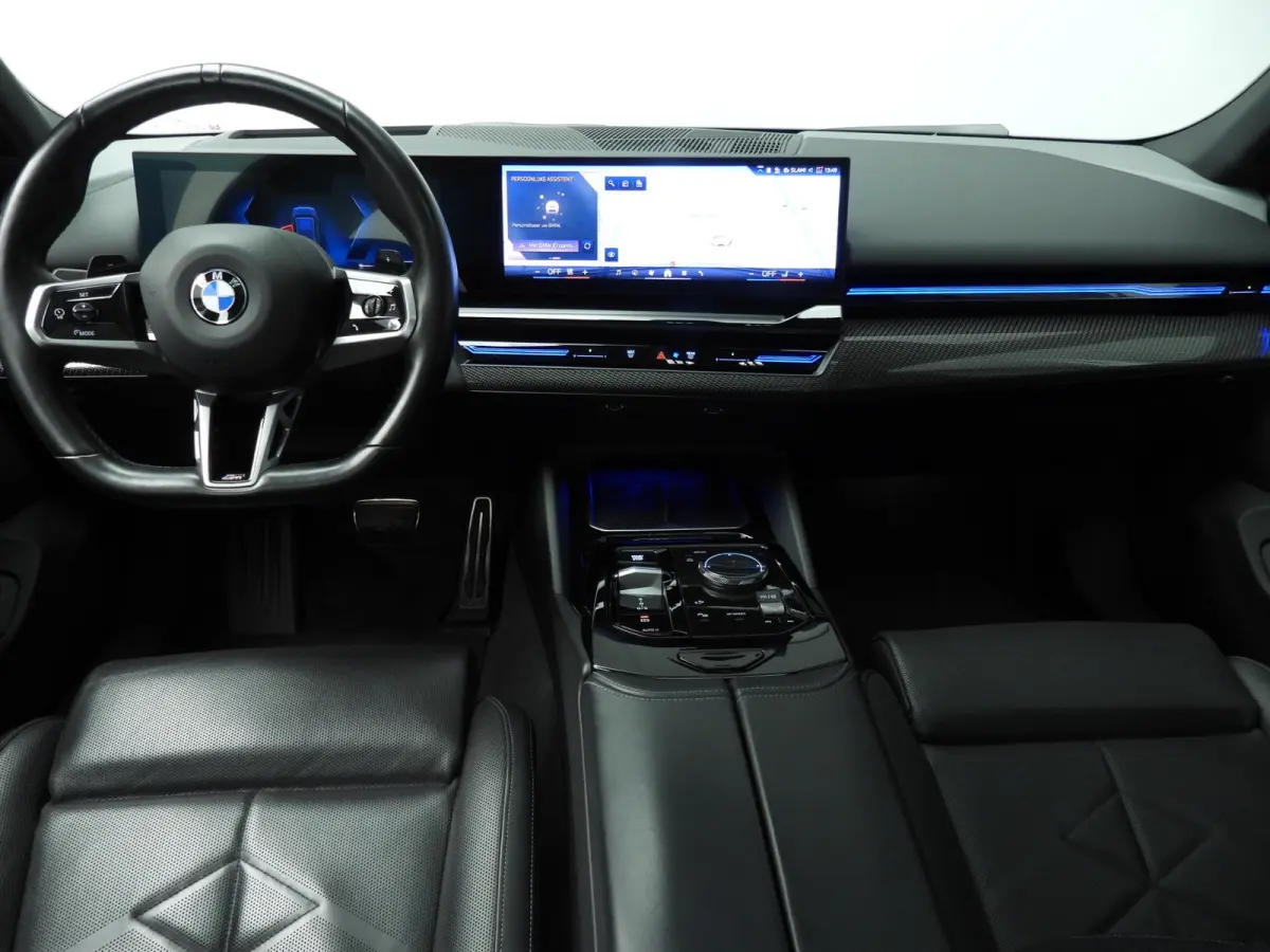 540d xDrive | M-Sportpakket | LED | Leder | HUD | Active cruise | Trekhaak | Panoramadak | Comfortzetels | DAB | Harman-kardon sound | Alu 21 inch