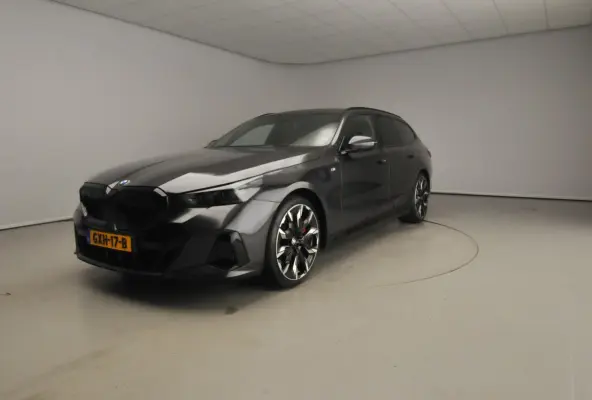 540d xDrive | M-Sportpakket | LED | Leder | HUD | Active cruise | Trekhaak | Panoramadak | Comfortzetels | DAB | Harman-kardon sound | Alu 21 inch