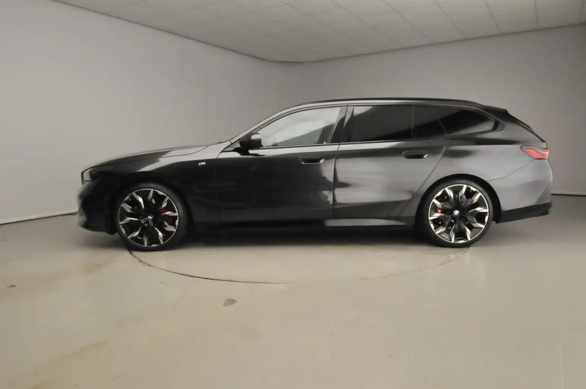 540d xDrive | M-Sportpakket | LED | Leder | HUD | Active cruise | Trekhaak | Panoramadak | Comfortzetels | DAB | Harman-kardon sound | Alu 21 inch