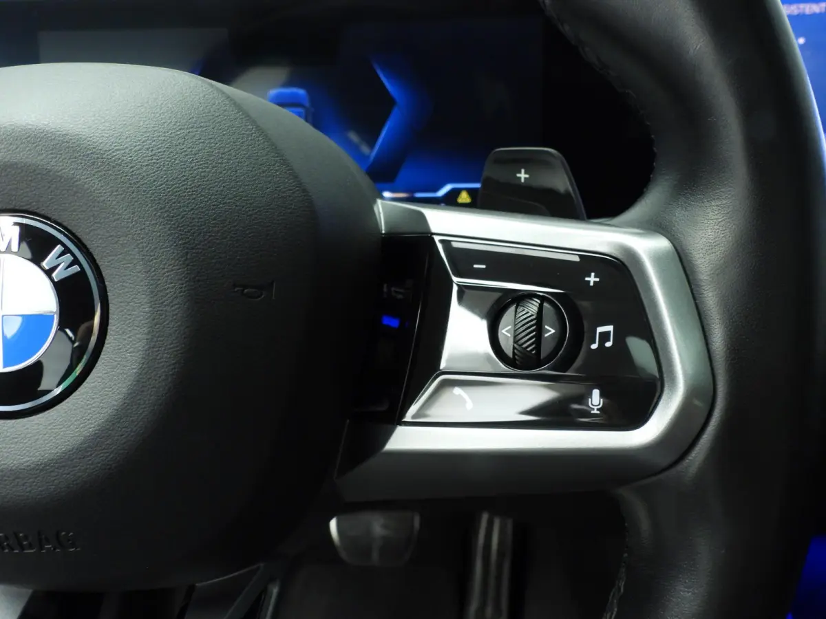 540d xDrive | M-Sportpakket | LED | Leder | HUD | Active cruise | Trekhaak | Panoramadak | Comfortzetels | DAB | Harman-kardon sound | Alu 21 inch
