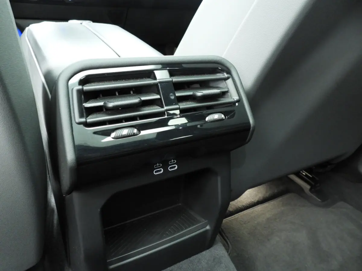 540d xDrive | M-Sportpakket | LED | Leder | HUD | Active cruise | Trekhaak | Panoramadak | Comfortzetels | DAB | Harman-kardon sound | Alu 21 inch