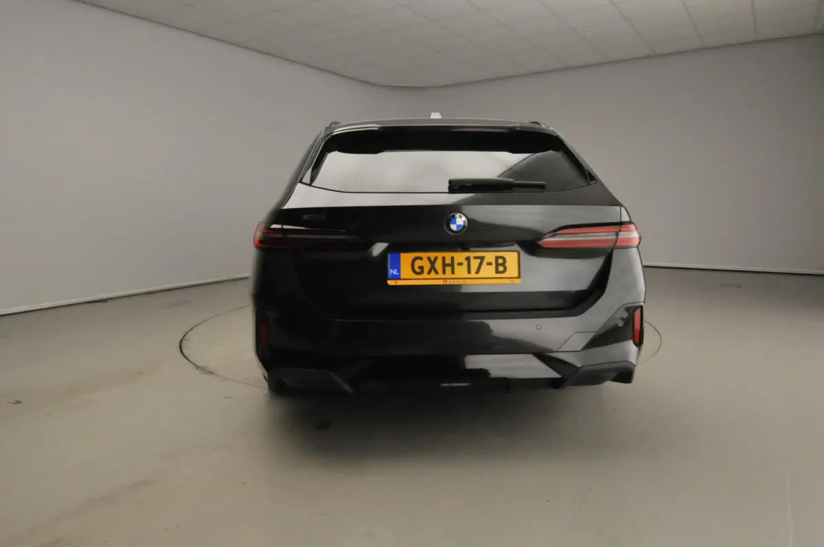 540d xDrive | M-Sportpakket | LED | Leder | HUD | Active cruise | Trekhaak | Panoramadak | Comfortzetels | DAB | Harman-kardon sound | Alu 21 inch
