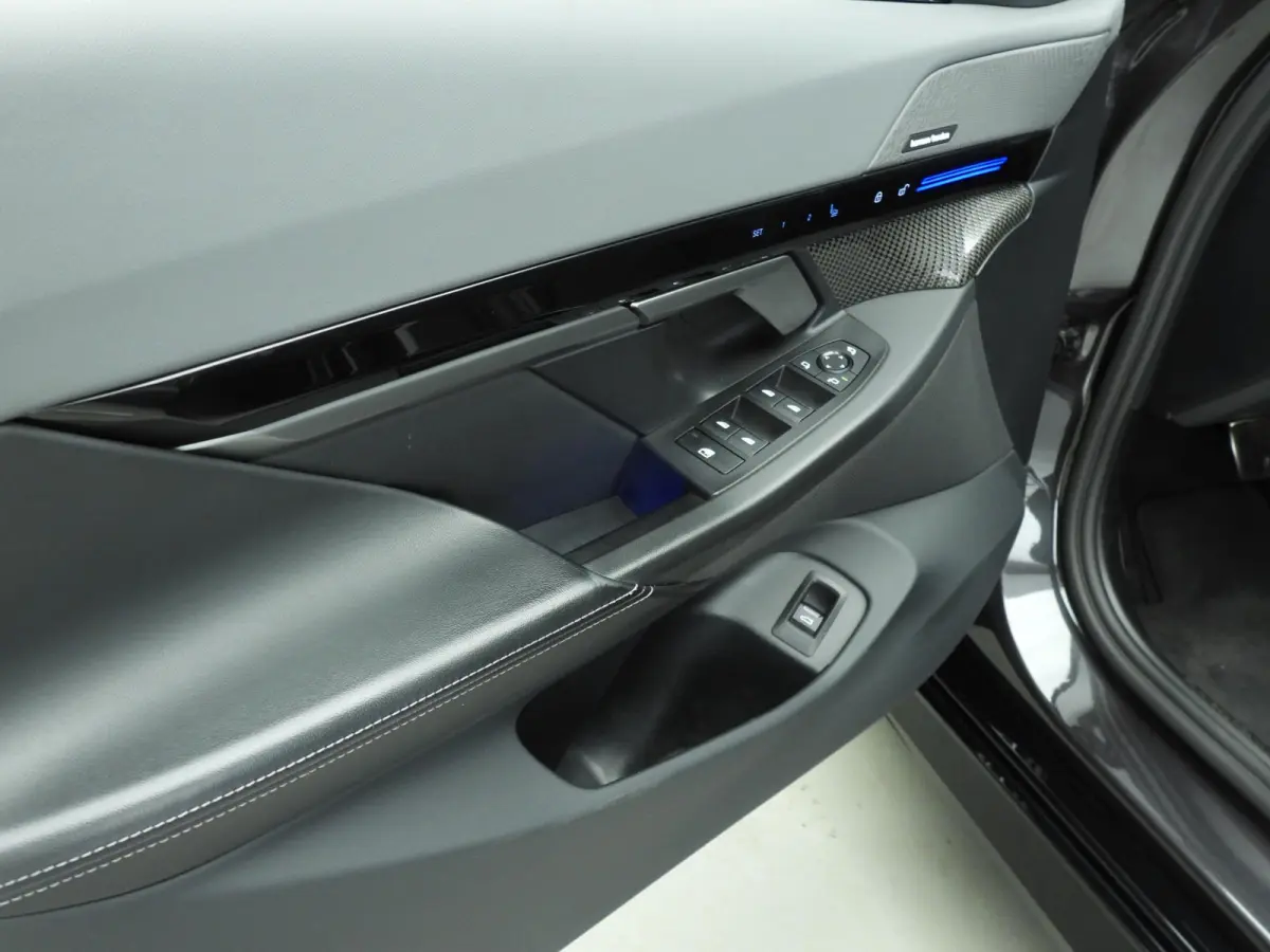540d xDrive | M-Sportpakket | LED | Leder | HUD | Active cruise | Trekhaak | Panoramadak | Comfortzetels | DAB | Harman-kardon sound | Alu 21 inch