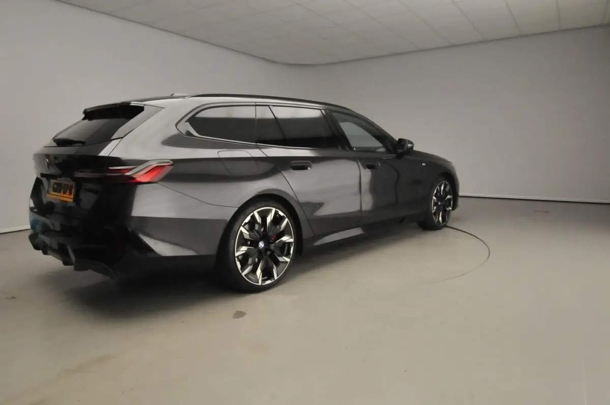 540d xDrive | M-Sportpakket | LED | Leder | HUD | Active cruise | Trekhaak | Panoramadak | Comfortzetels | DAB | Harman-kardon sound | Alu 21 inch