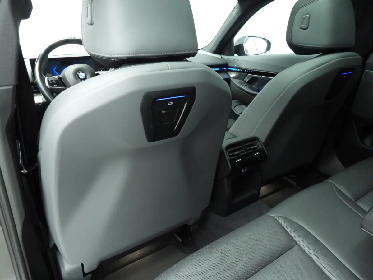 540d xDrive | M-Sportpakket | LED | Leder | HUD | Active cruise | Trekhaak | Panoramadak | Comfortzetels | DAB | Harman-kardon sound | Alu 21 inch