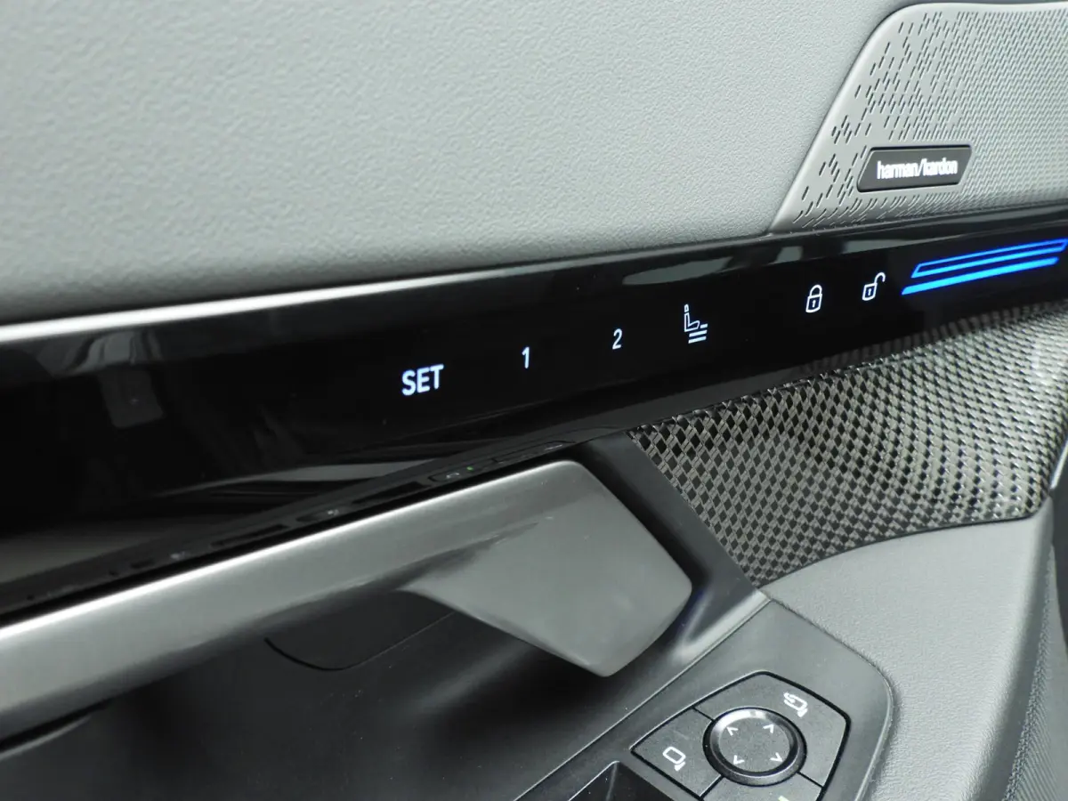 540d xDrive | M-Sportpakket | LED | Leder | HUD | Active cruise | Trekhaak | Panoramadak | Comfortzetels | DAB | Harman-kardon sound | Alu 21 inch