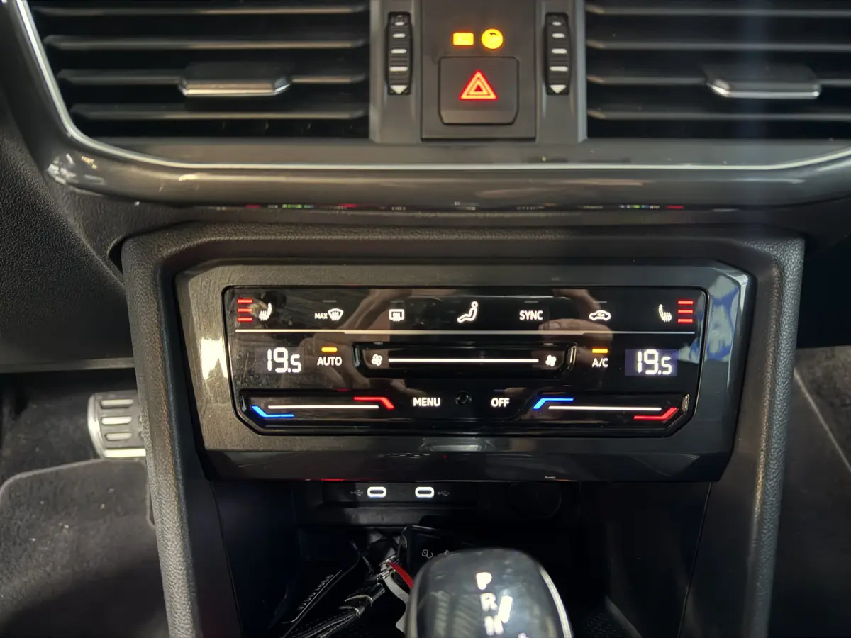 1.4 TSI e-Hybrid PHEV FR Business Intense // Leer // Led // Keyless