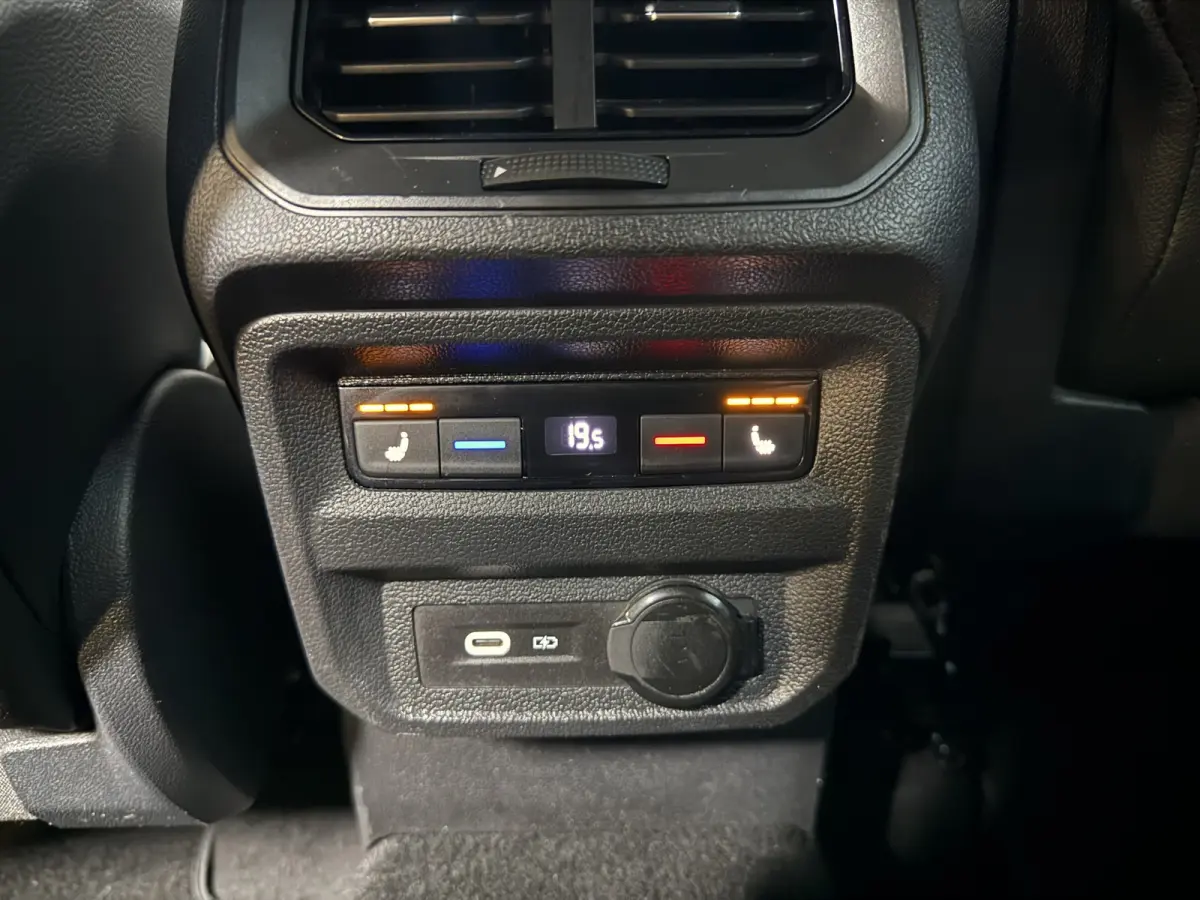 1.4 TSI e-Hybrid PHEV FR Business Intense // Leer // Led // Keyless