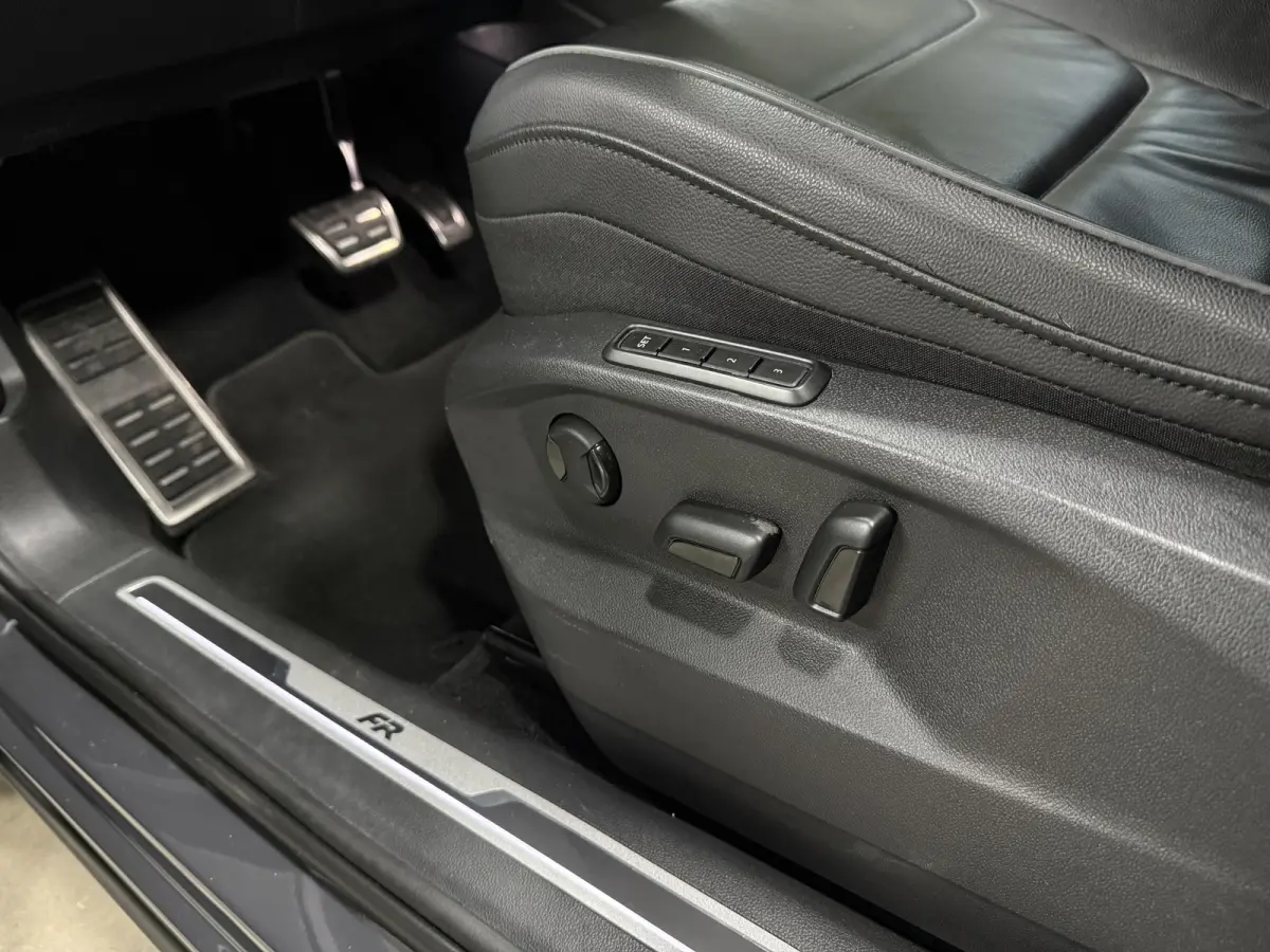 1.4 TSI e-Hybrid PHEV FR Business Intense // Leer // Led // Keyless