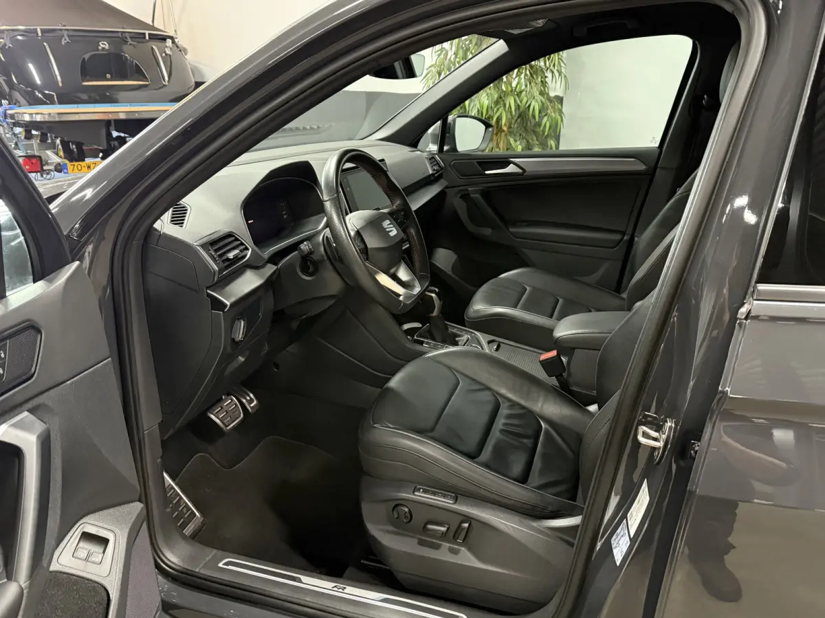 1.4 TSI e-Hybrid PHEV FR Business Intense // Leer // Led // Keyless