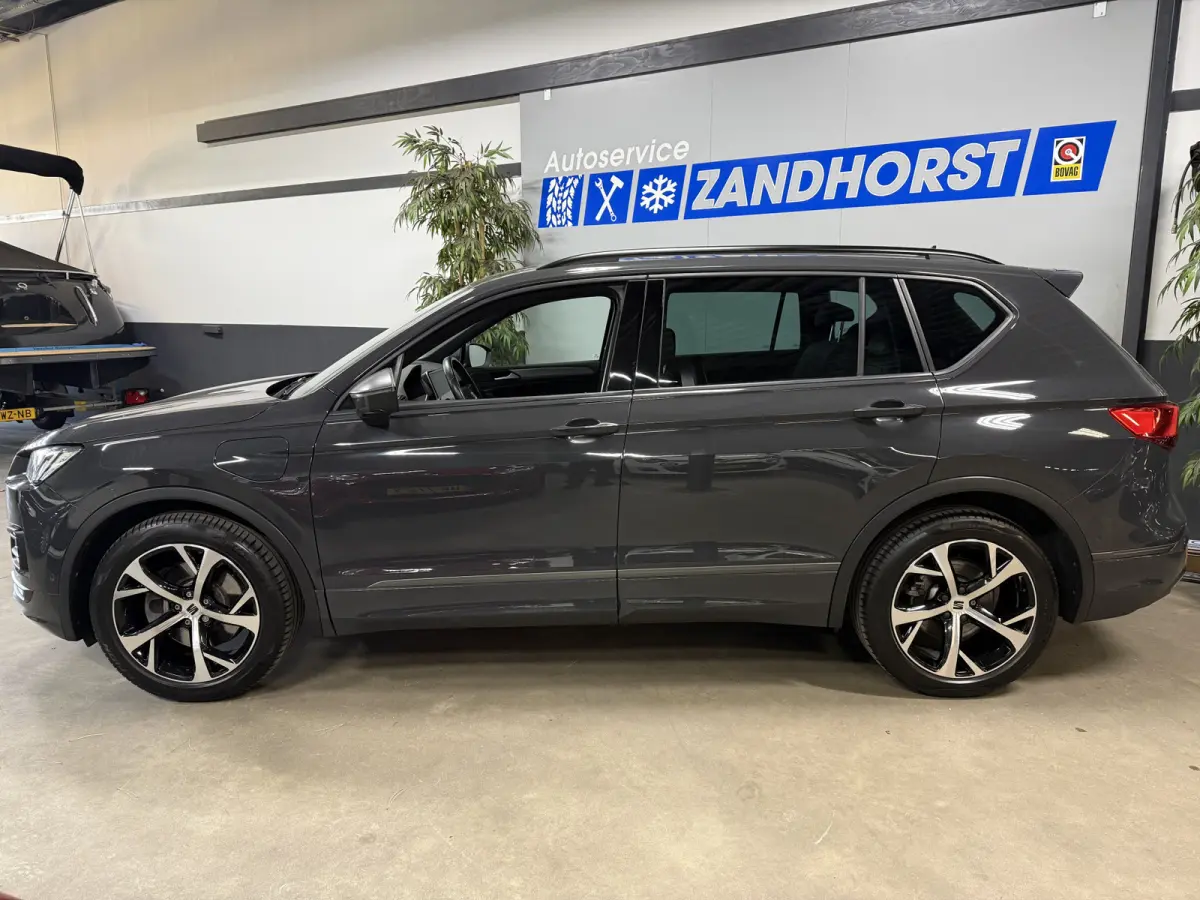1.4 TSI e-Hybrid PHEV FR Business Intense // Leer // Led // Keyless