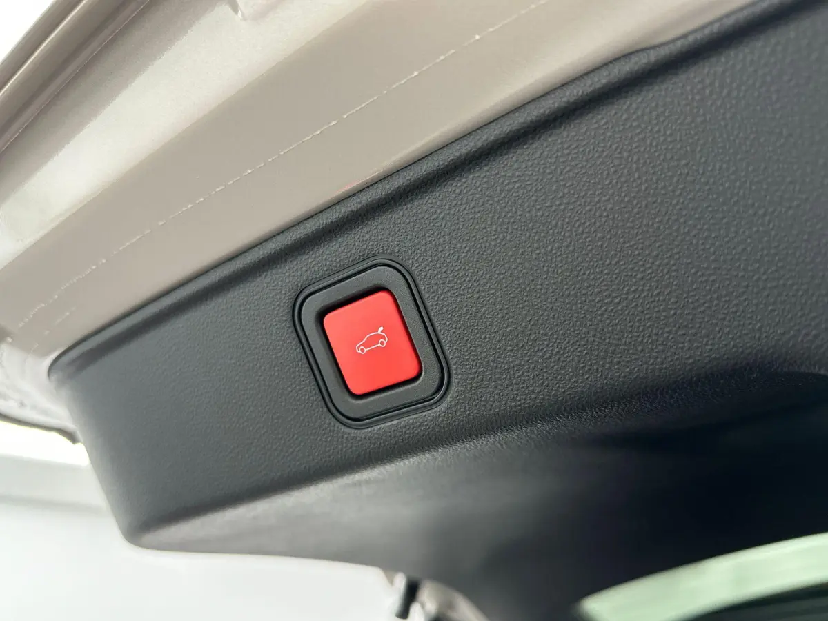 1.2 Hybrid Sport | Camera | Navigatie | LMW | Adaptive Cruise Control | Apple Carplay | Sensoren Voor+Achter | 145PK | Elektrische Achterklep | Tot 8 jaar speciale Garantie!