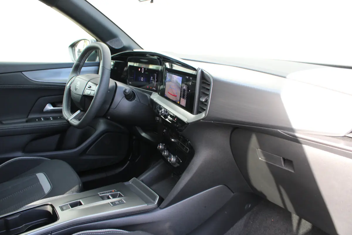 GS 54 kWh | Fase 3 laden | Navigatie | Camera | Stuurverwarming | Apple carplay | Bluetooth | 12.650km |