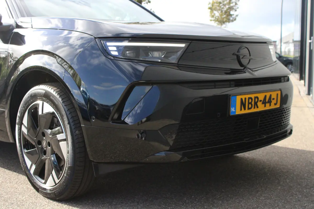 GS 54 kWh | Fase 3 laden | Navigatie | Camera | Stuurverwarming | Apple carplay | Bluetooth | 12.650km |
