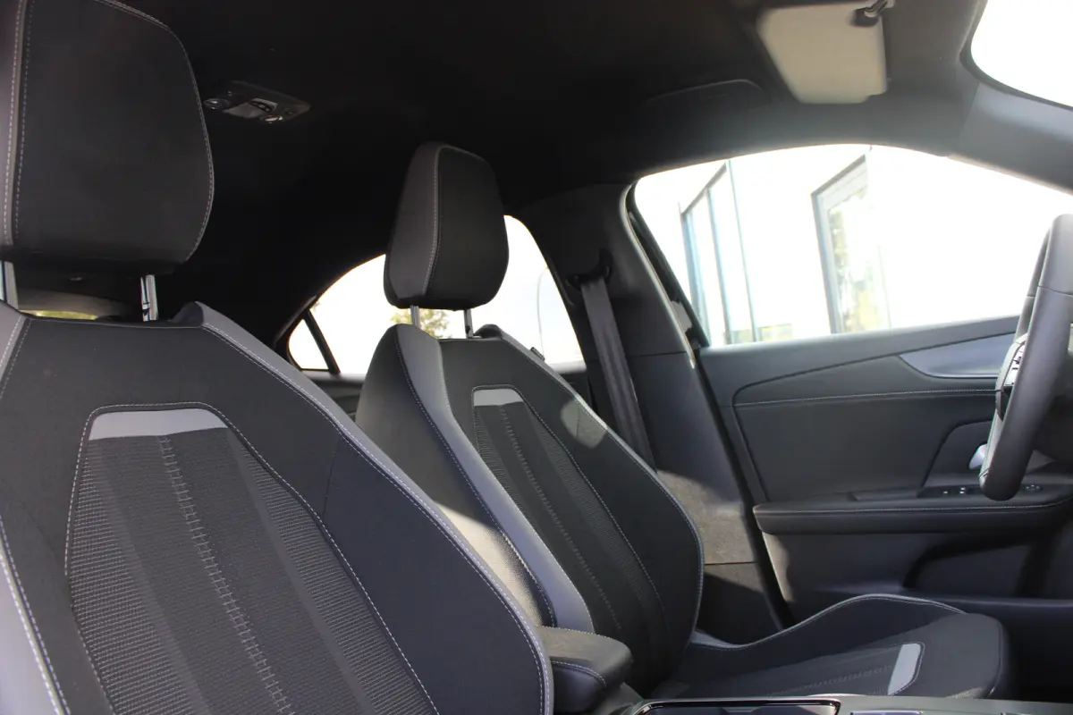 GS 54 kWh | Fase 3 laden | Navigatie | Camera | Stuurverwarming | Apple carplay | Bluetooth | 12.650km |