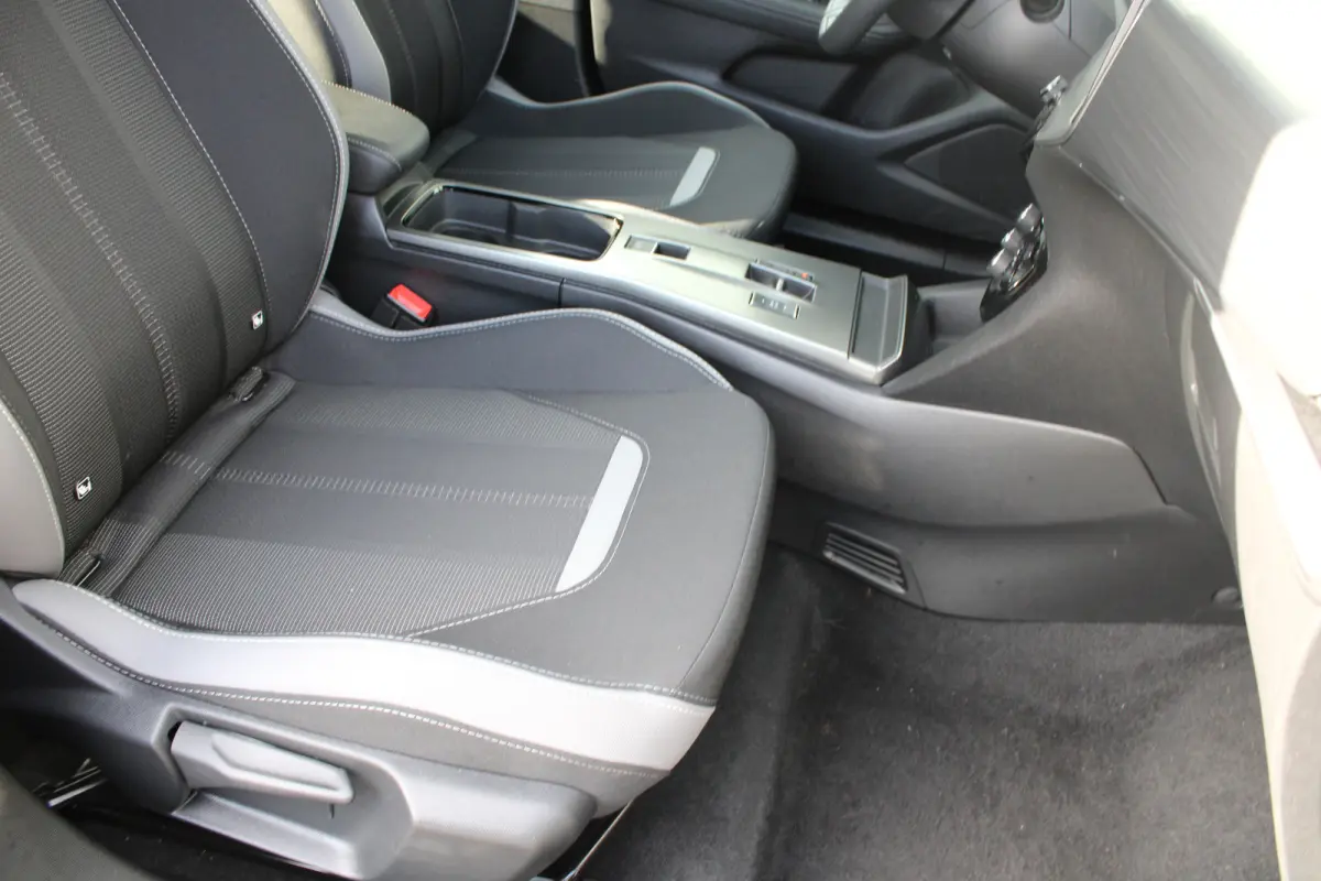 GS 54 kWh | Fase 3 laden | Navigatie | Camera | Stuurverwarming | Apple carplay | Bluetooth | 12.650km |