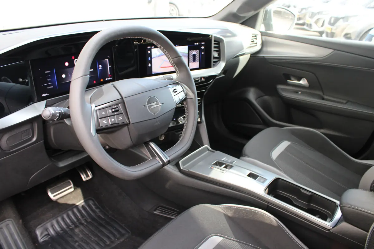 GS 54 kWh | Fase 3 laden | Navigatie | Camera | Stuurverwarming | Apple carplay | Bluetooth | 12.650km |