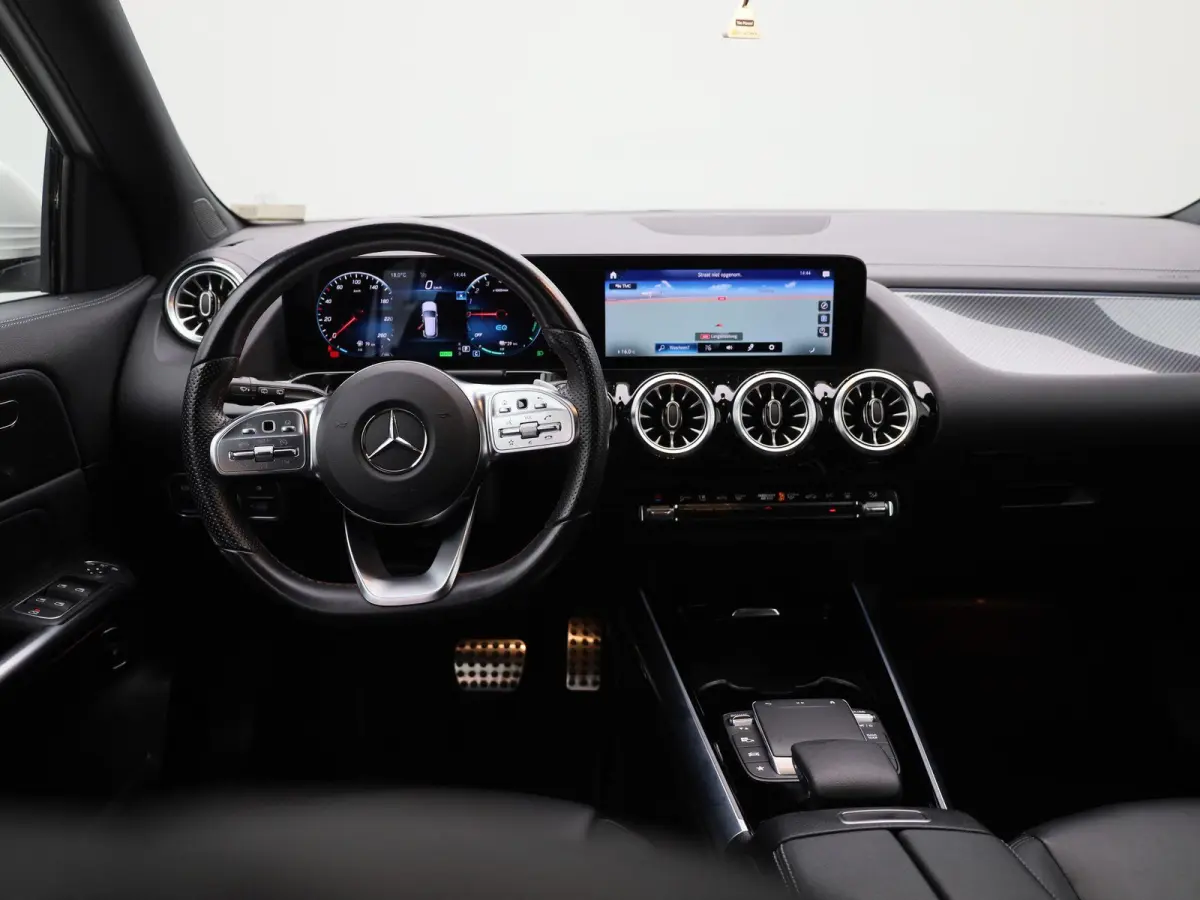 250 e Business Solution AMG Limited | Automaat | Panorama dak | Focal audio | Sfeer verlichting | Apple carplay / Android auto | Virtual cockpit | Camera | Navigatie | Stoel verwarming | DAB