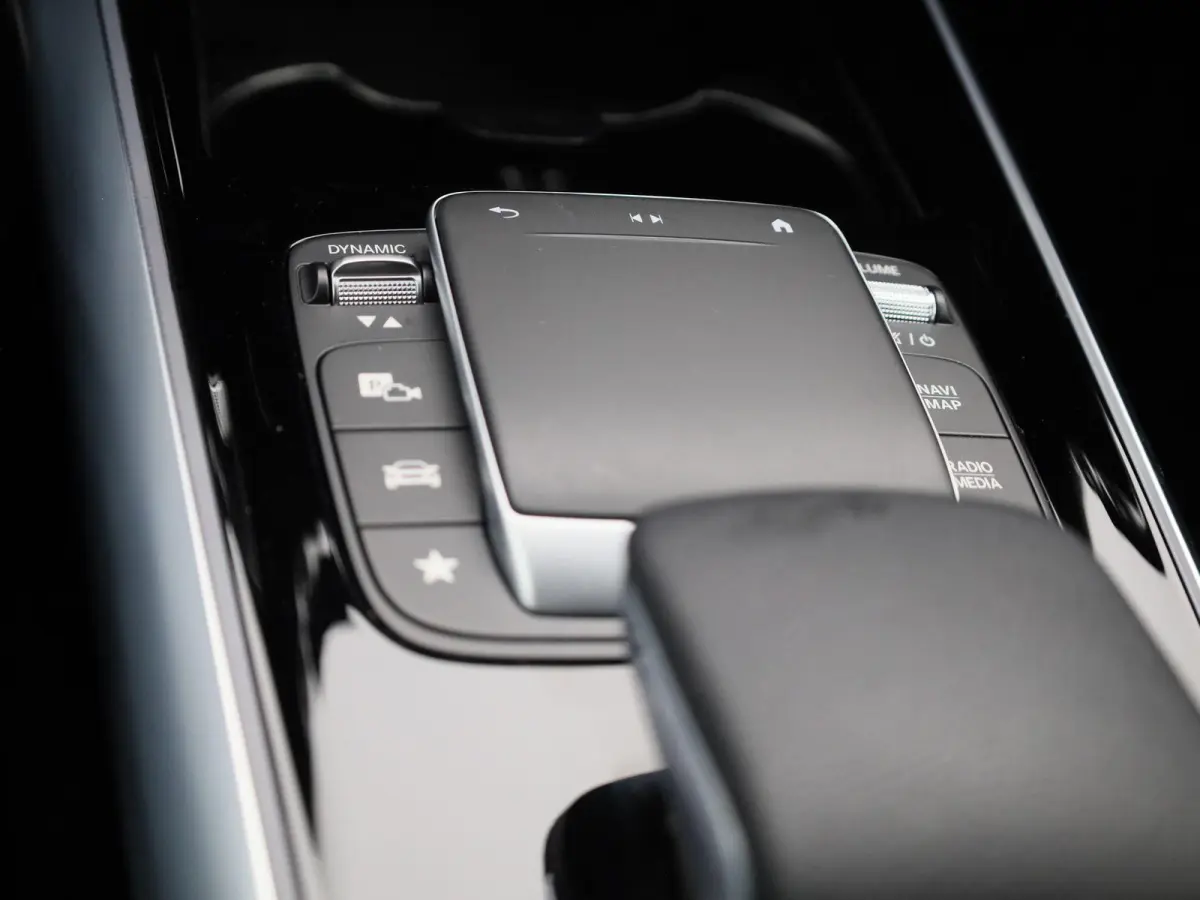 250 e Business Solution AMG Limited | Automaat | Panorama dak | Focal audio | Sfeer verlichting | Apple carplay / Android auto | Virtual cockpit | Camera | Navigatie | Stoel verwarming | DAB