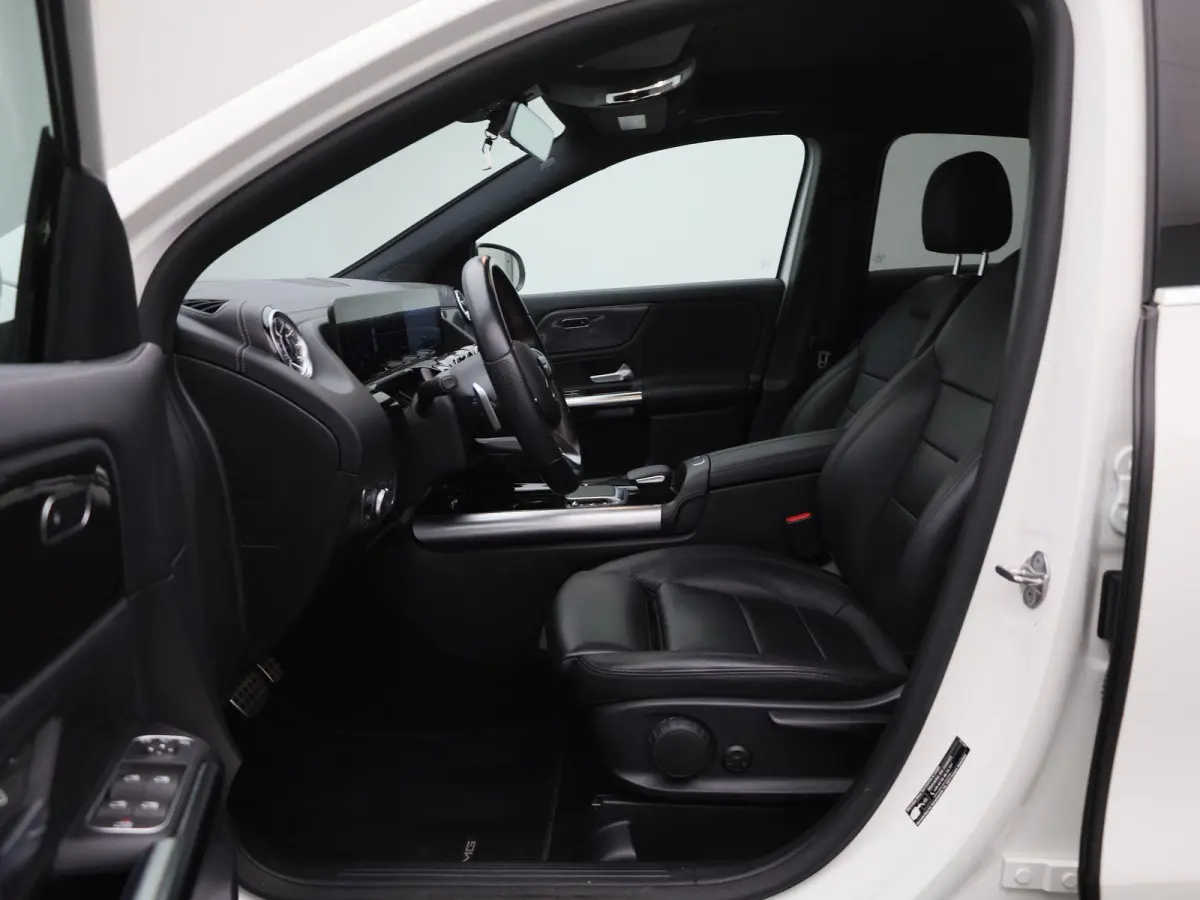 250 e Business Solution AMG Limited | Automaat | Panorama dak | Focal audio | Sfeer verlichting | Apple carplay / Android auto | Virtual cockpit | Camera | Navigatie | Stoel verwarming | DAB