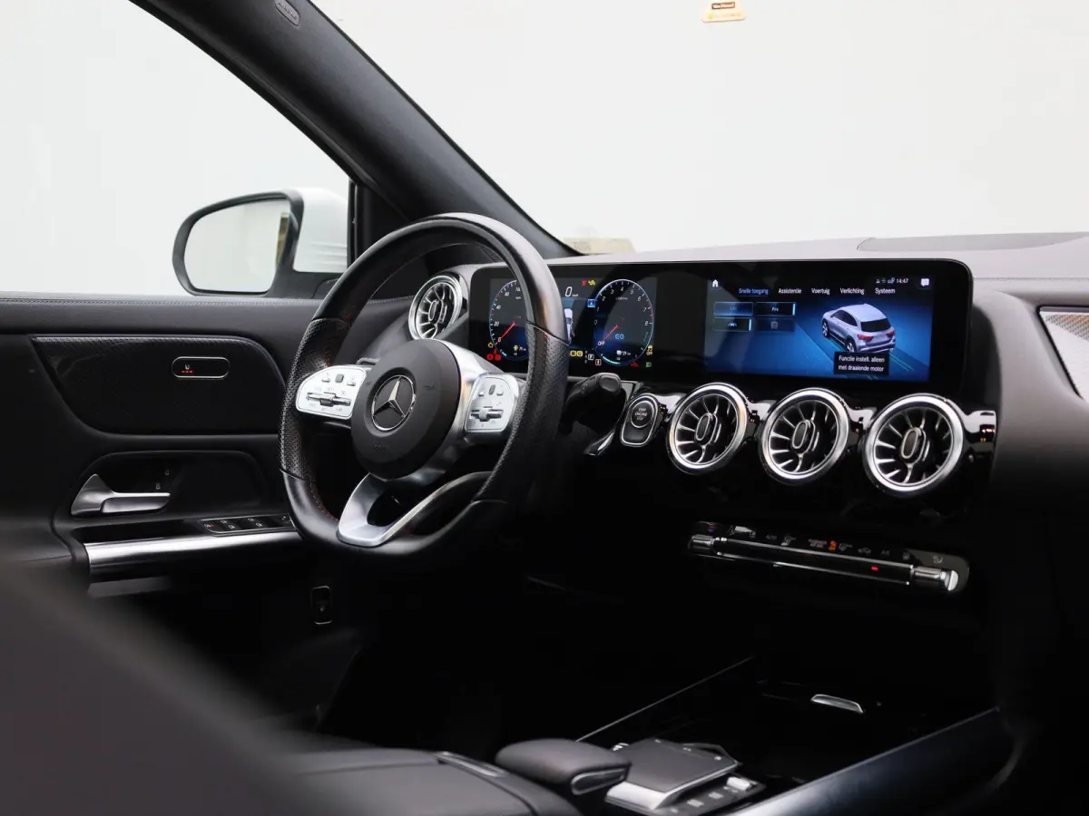 250 e Business Solution AMG Limited | Automaat | Panorama dak | Focal audio | Sfeer verlichting | Apple carplay / Android auto | Virtual cockpit | Camera | Navigatie | Stoel verwarming | DAB